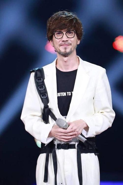 周传雄吃瓜笑场,现场欢乐氛围爆棚