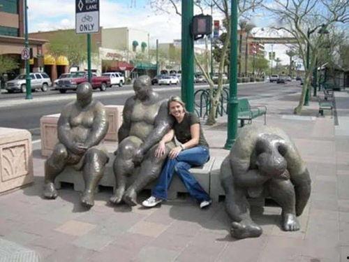 带你吃瓜的奇葩雕塑